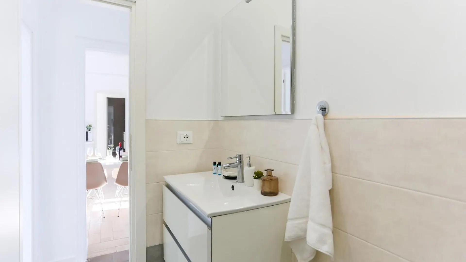 The Best Rent - Spacious Two Bedrooms Apartment In Porta Romana Milan