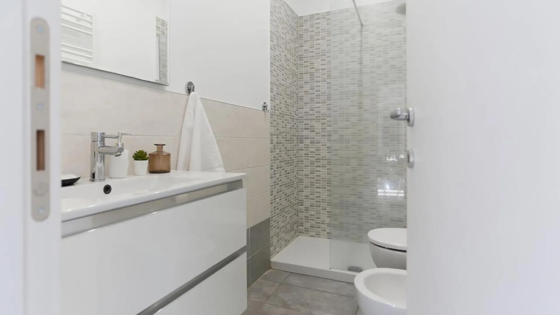 The Best Rent - Spacious Two Bedrooms Apartment In Porta Romana Milan